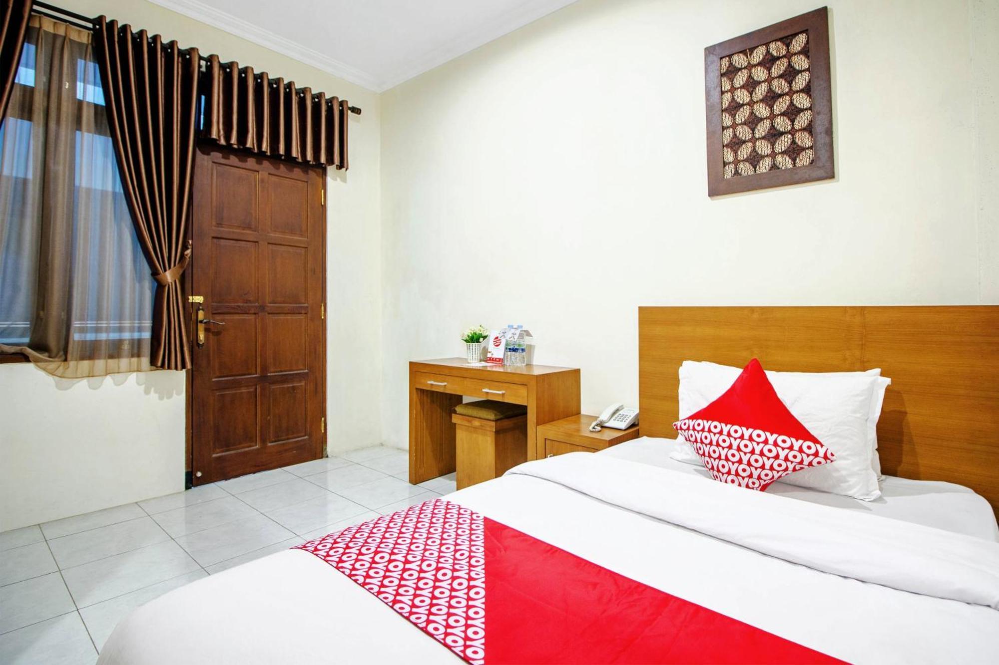 Hotel OYO 250 De'Gadri Ndalem Jarakan Esterno foto