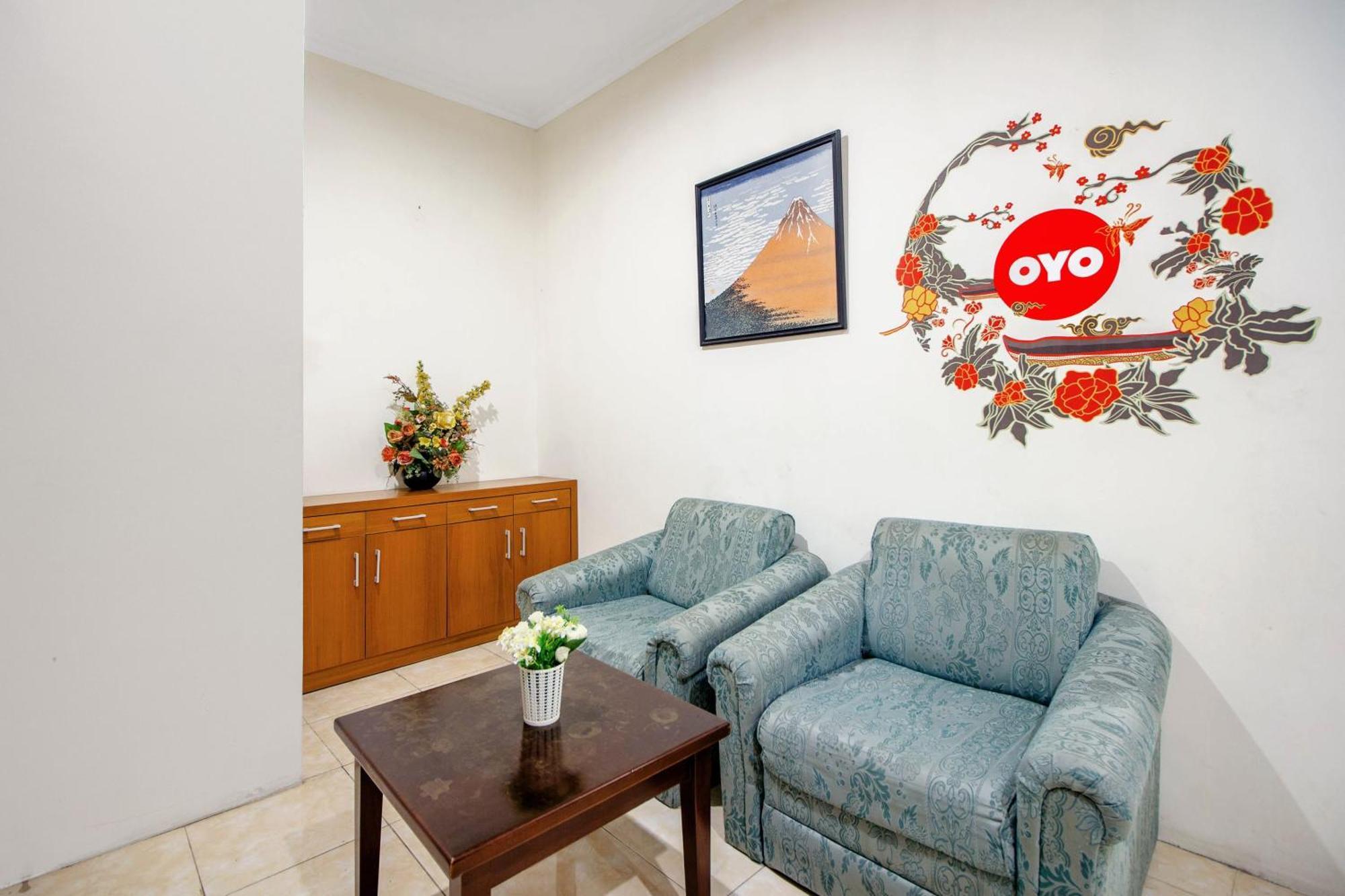 Hotel OYO 250 De'Gadri Ndalem Jarakan Esterno foto
