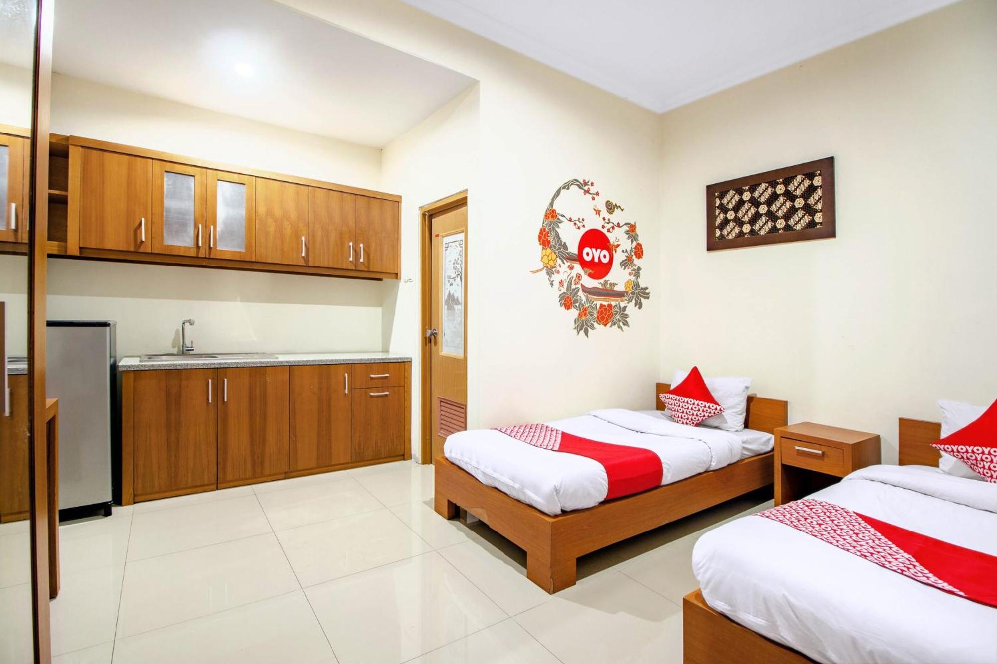 Hotel OYO 250 De'Gadri Ndalem Jarakan Esterno foto