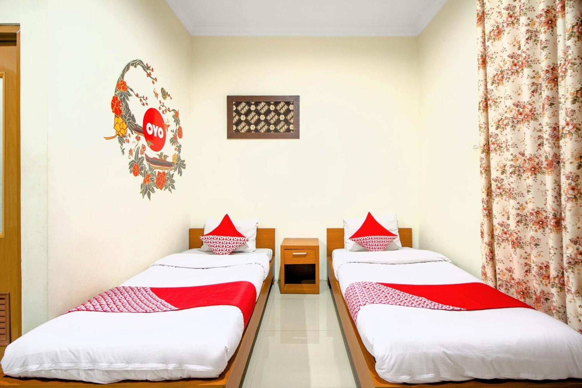 Hotel OYO 250 De'Gadri Ndalem Jarakan Esterno foto