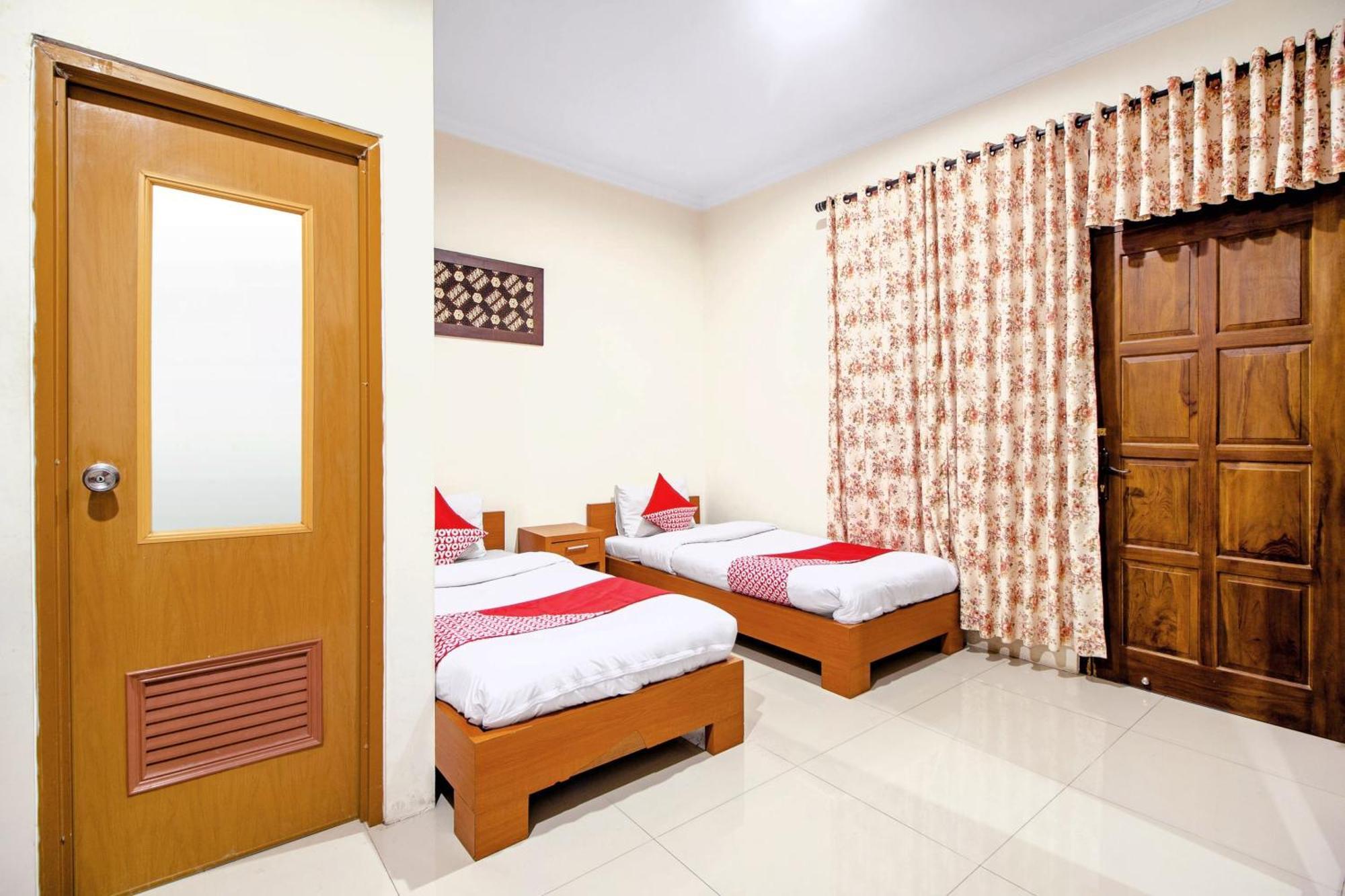 Hotel OYO 250 De'Gadri Ndalem Jarakan Esterno foto