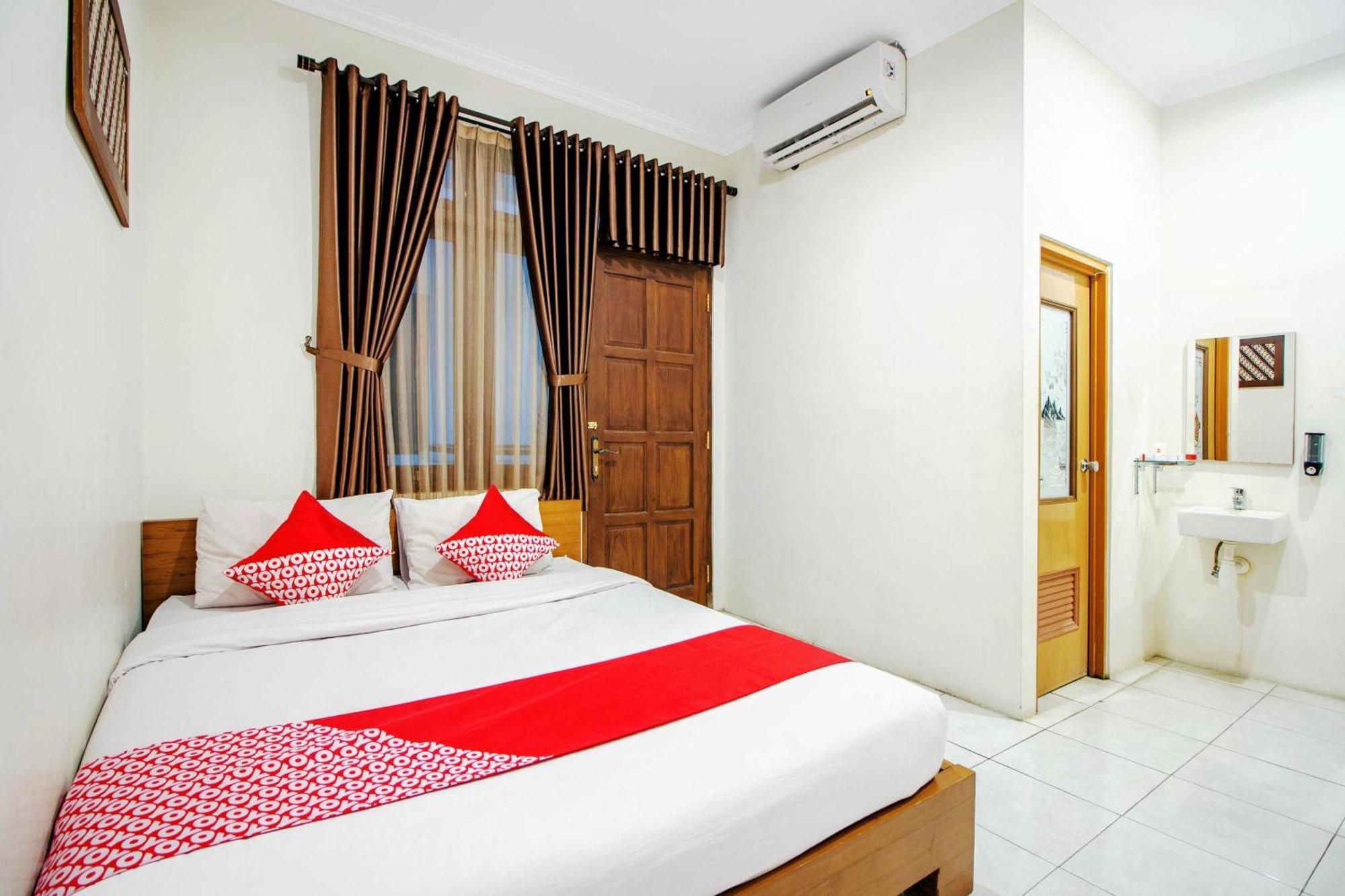 Hotel OYO 250 De'Gadri Ndalem Jarakan Esterno foto