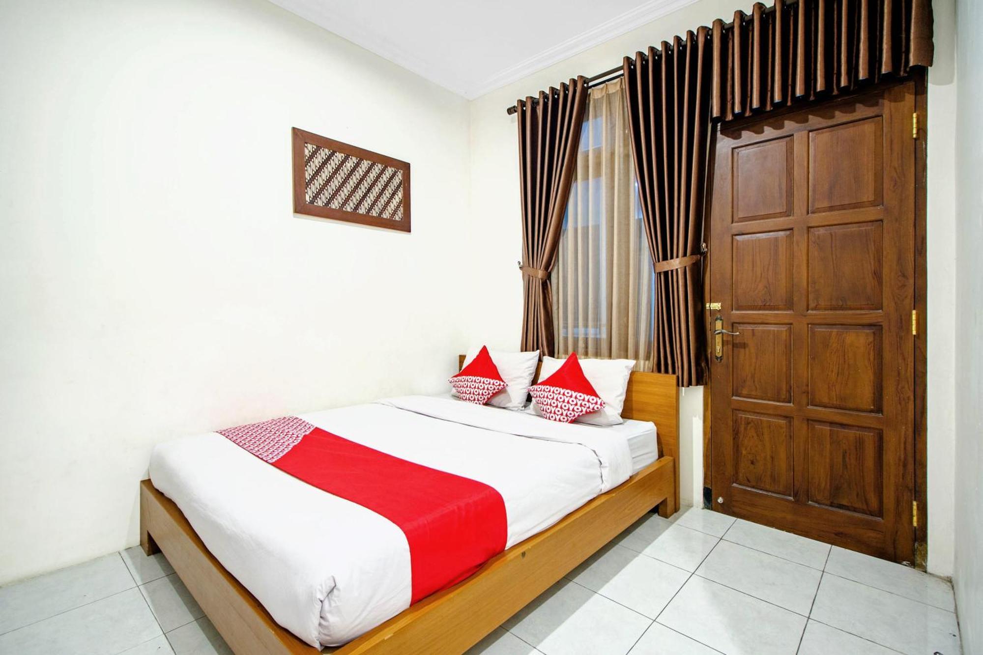 Hotel OYO 250 De'Gadri Ndalem Jarakan Esterno foto