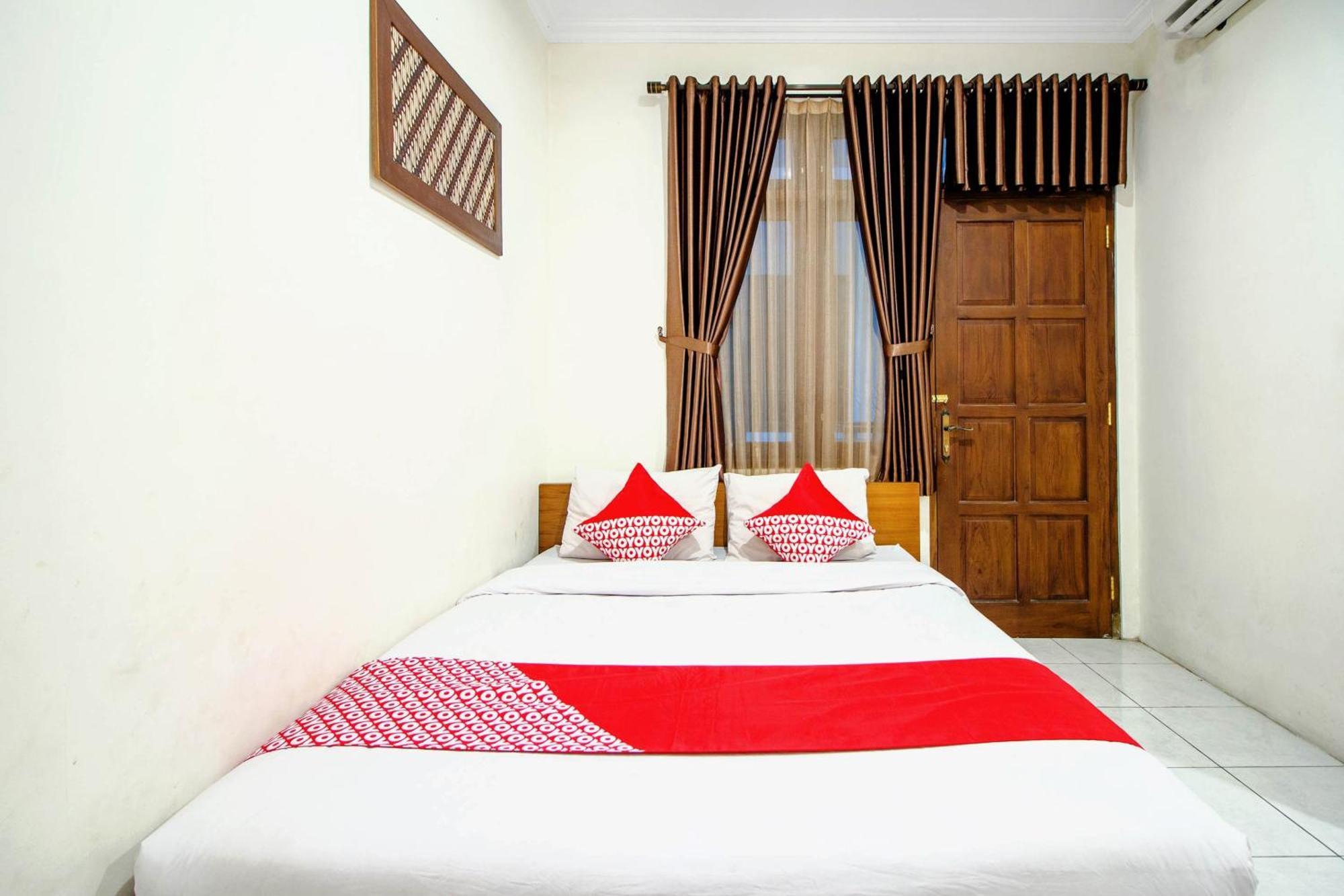 Hotel OYO 250 De'Gadri Ndalem Jarakan Esterno foto